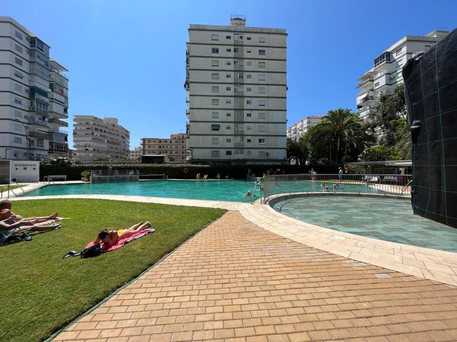 Apartamento Ginebra Torre Del Mar Exteriör bild