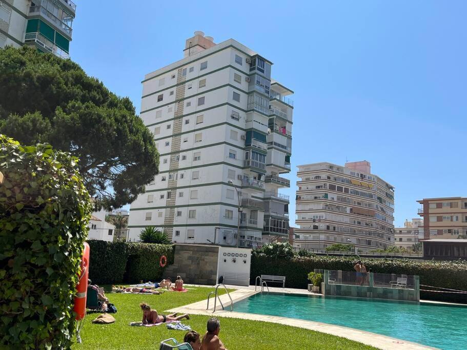 Apartamento Ginebra Torre Del Mar Exteriör bild